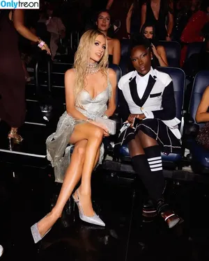 Paris Hilton / parishilton nude photo #1405
