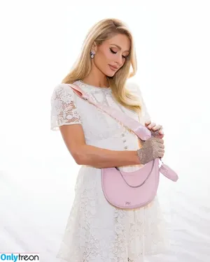 Paris Hilton / parishilton nude photo #1534