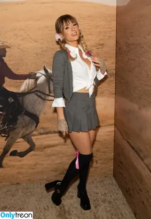 Paris Hilton / parishilton nude photo #1656