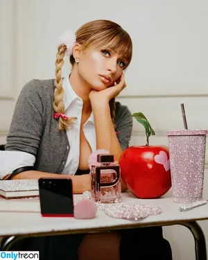 Paris Hilton / parishilton nude photo #1660