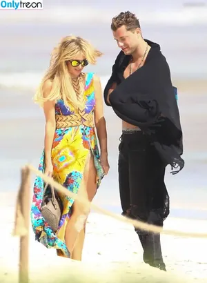 Paris Hilton / parishilton nude photo #1845