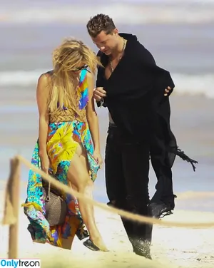 Paris Hilton / parishilton nude photo #1846