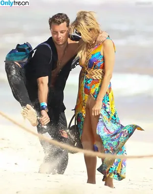 Paris Hilton / parishilton nude photo #1848