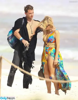 Paris Hilton / parishilton nude photo #1857