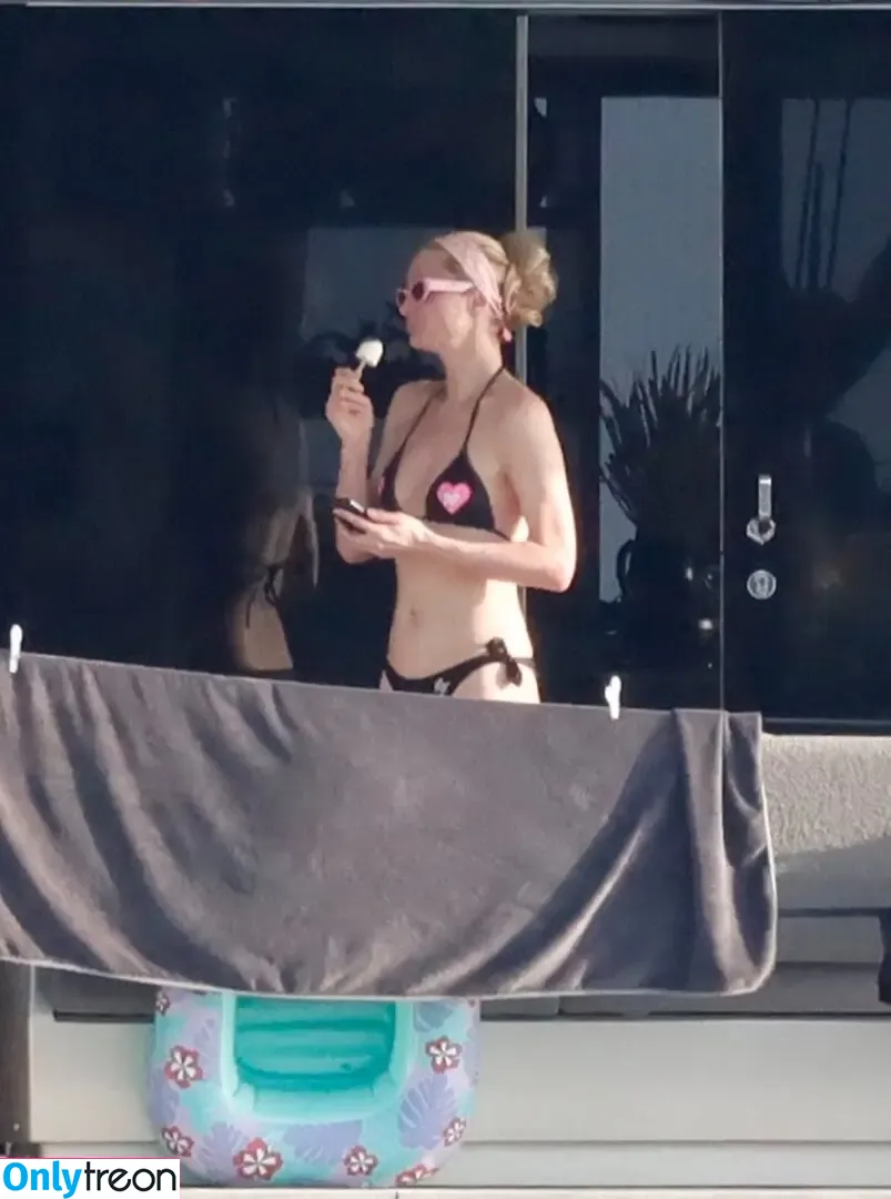 Paris Hilton nude photo #1142 (parishilton)