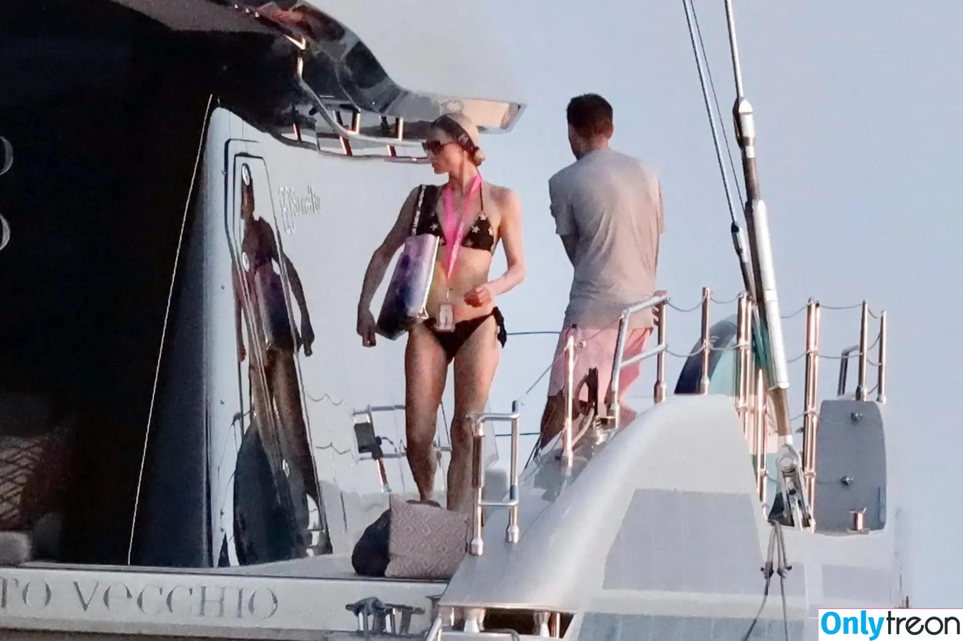 Paris Hilton nude photo #1147 (parishilton)