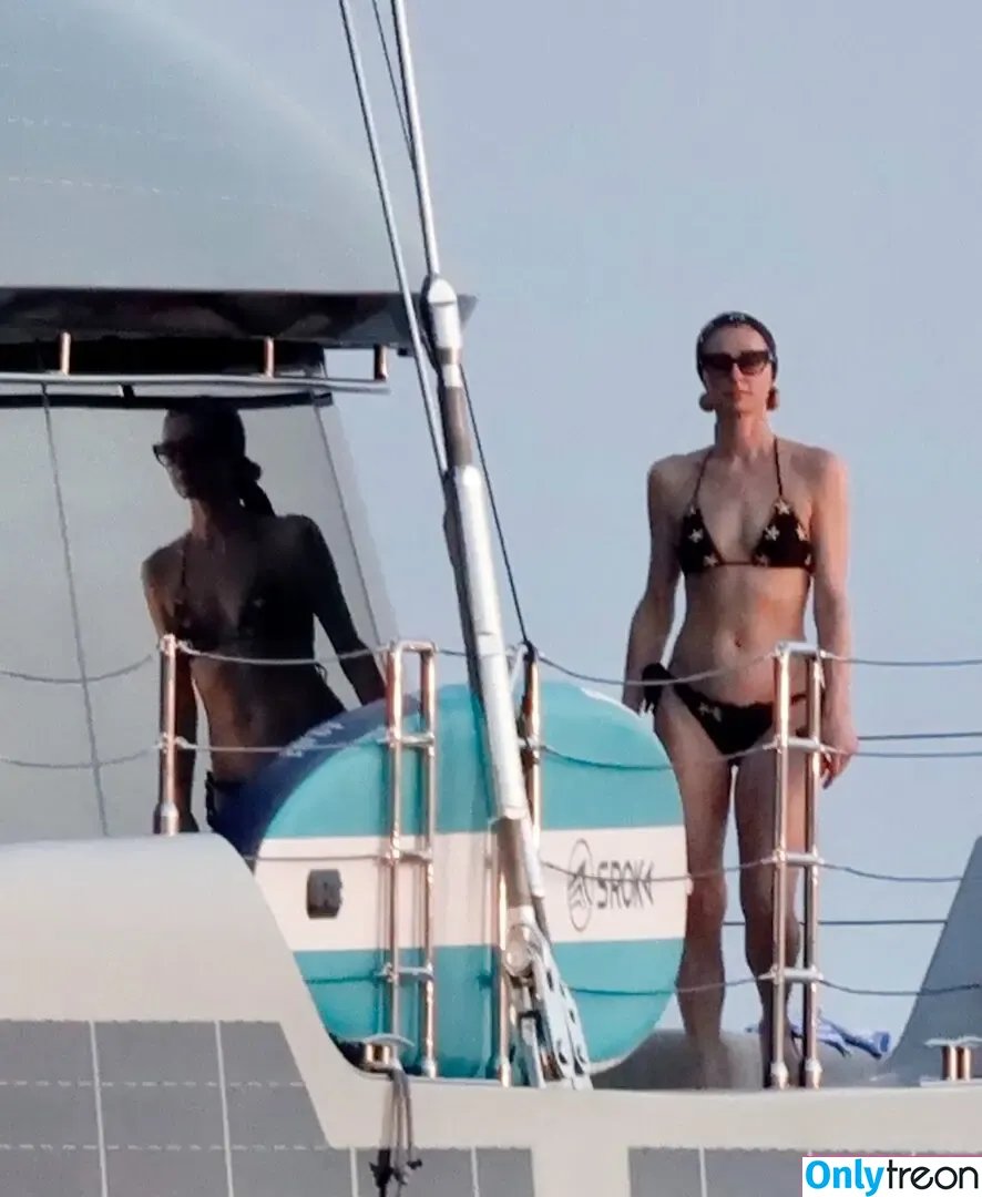 Paris Hilton nude photo #1152 (parishilton)