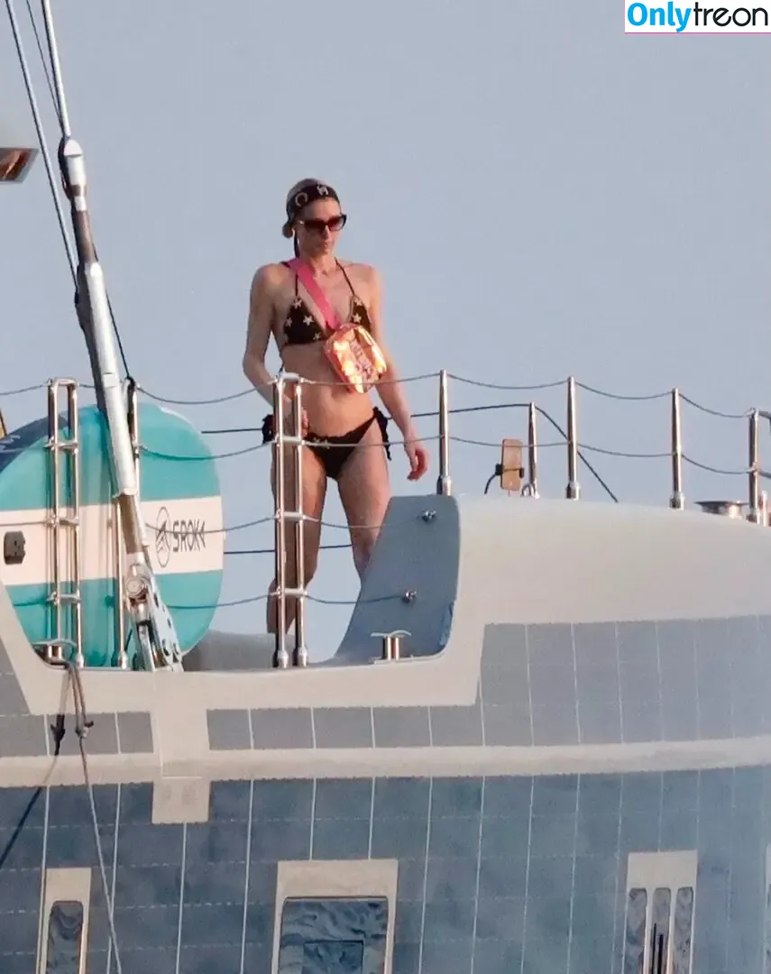 Paris Hilton nude photo #1158 (parishilton)