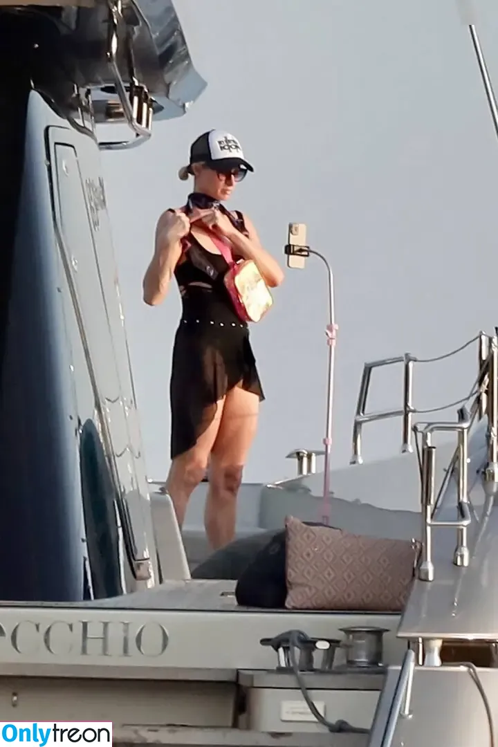 Paris Hilton nude photo #1165 (parishilton)