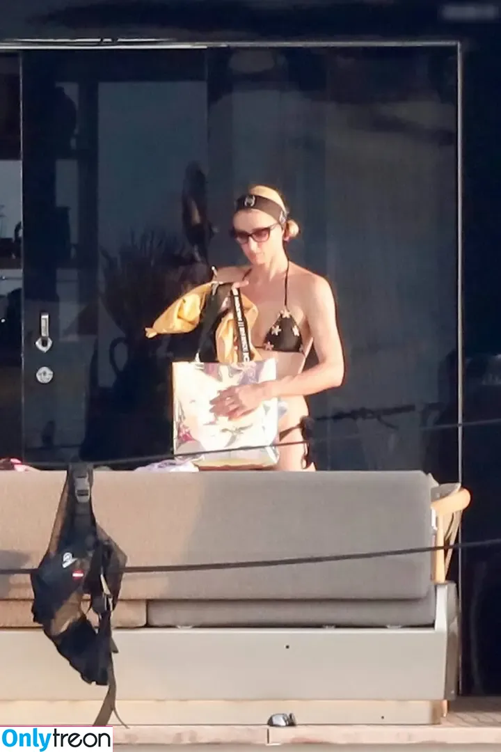 Paris Hilton nude photo #1179 (parishilton)