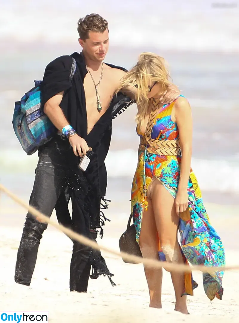 Paris Hilton nude photo #1853 (parishilton)