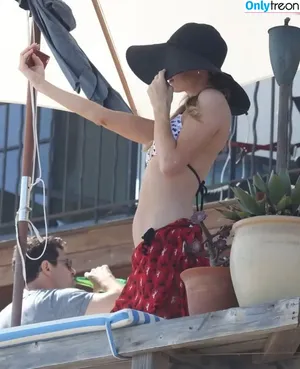 Paris Hilton / parishilton nude photo #2287