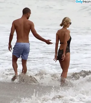 Paris Hilton / parishilton nude photo #2301