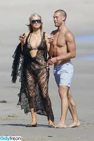 Paris Hilton / parishilton nude photo #2308
