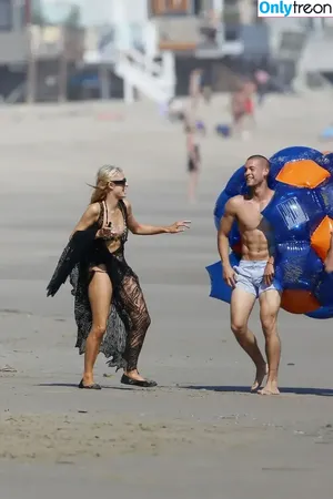 Paris Hilton / parishilton nude photo #2309