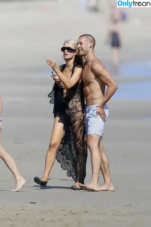 Paris Hilton / parishilton nude photo #2324