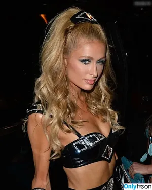 Paris Hilton / parishilton nude photo #2328