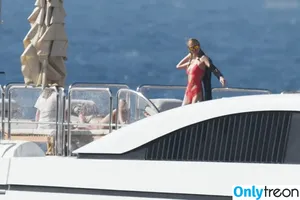 Paris Hilton / parishilton nude photo #2350