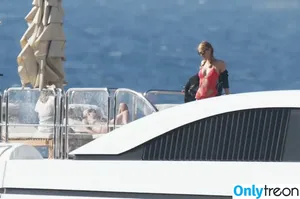 Paris Hilton / parishilton nude photo #2357