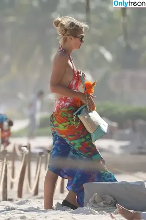 Paris Hilton / parishilton nude photo #2358