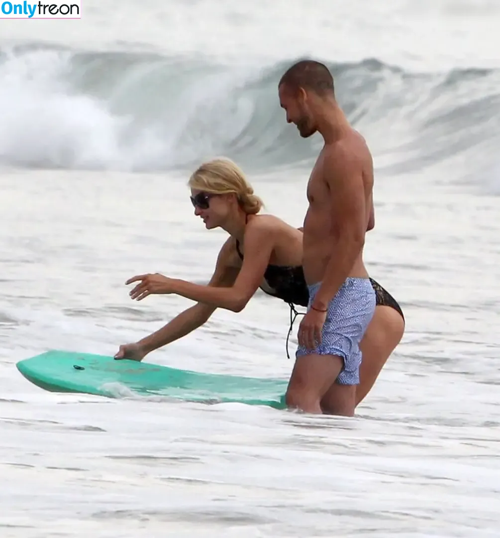 Paris Hilton nude photo #2298 (parishilton)