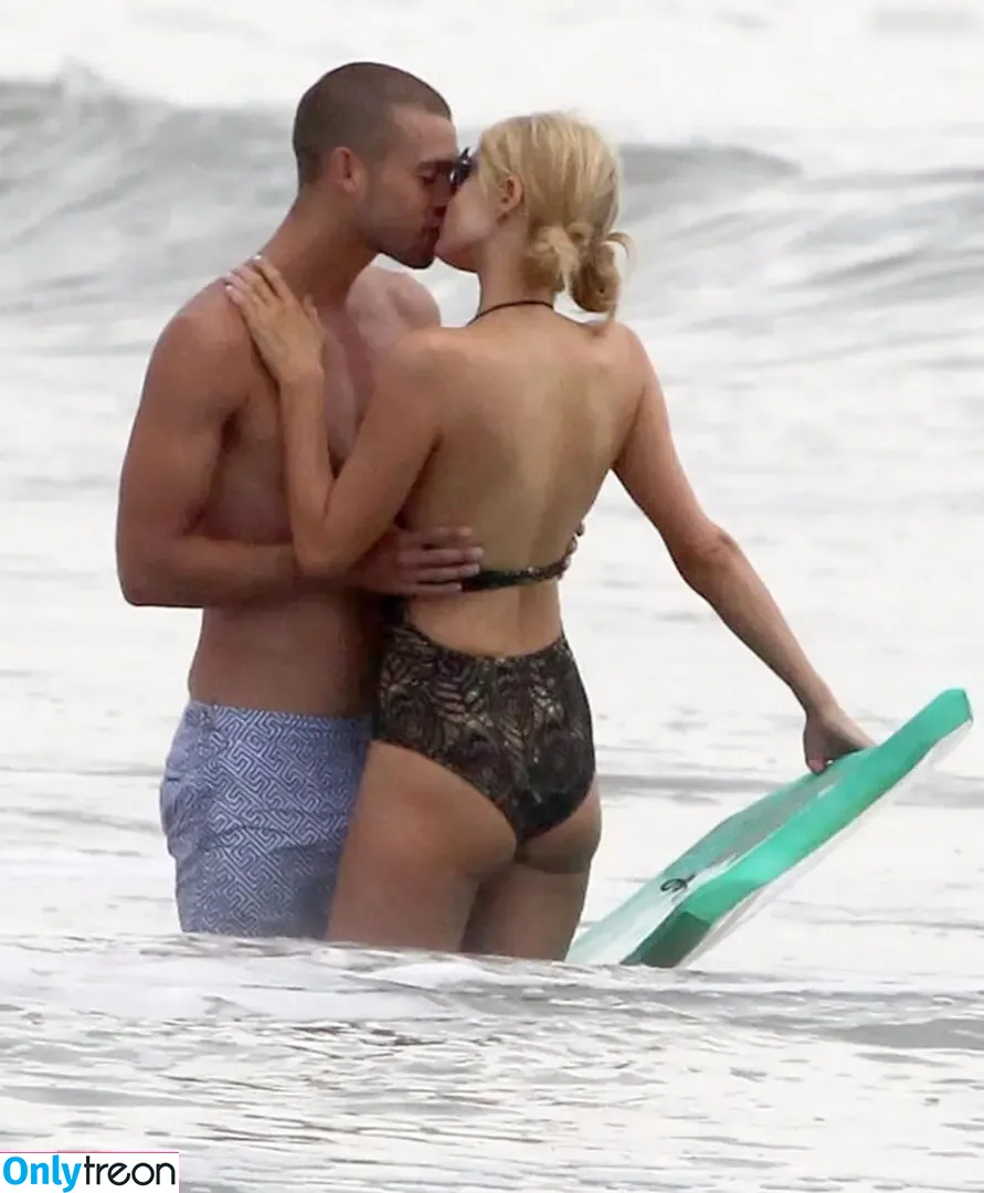 Paris Hilton nude photo #2299 (parishilton)