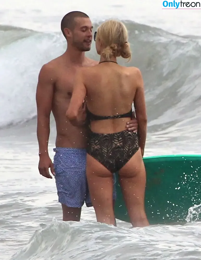 Paris Hilton nude photo #2303 (parishilton)