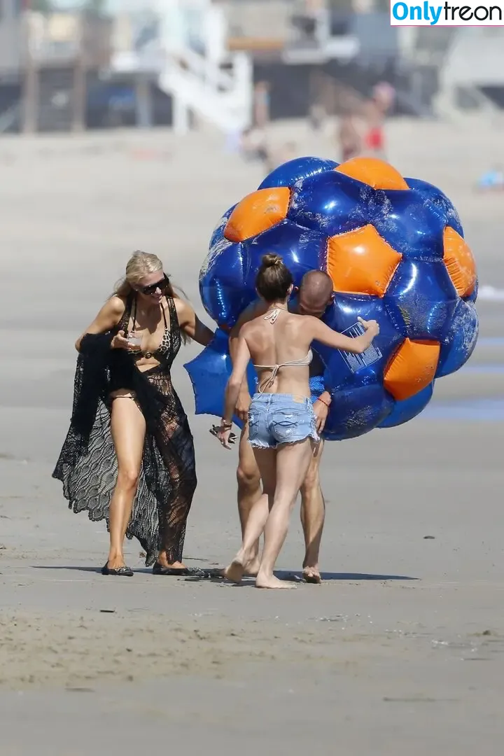 Paris Hilton nude photo #2305 (parishilton)