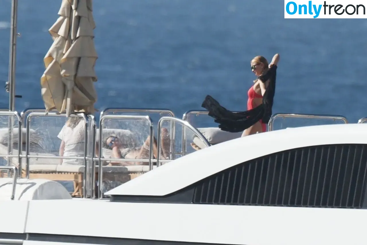 Paris Hilton nude photo #2352 (parishilton)