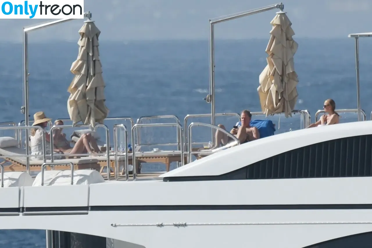 Paris Hilton nude photo #2356 (parishilton)
