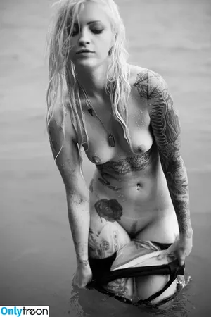  nude photo #0003