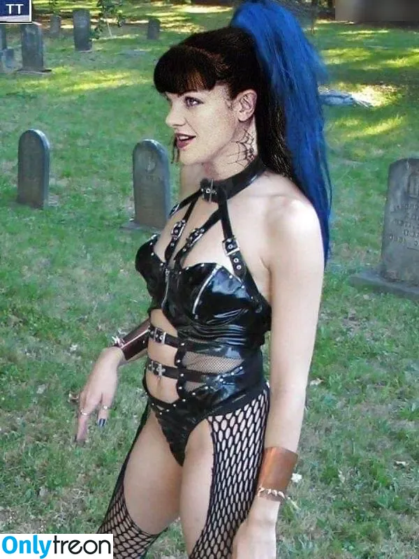Pauley Perrette nude photo #0001 (Pauley Perrette)