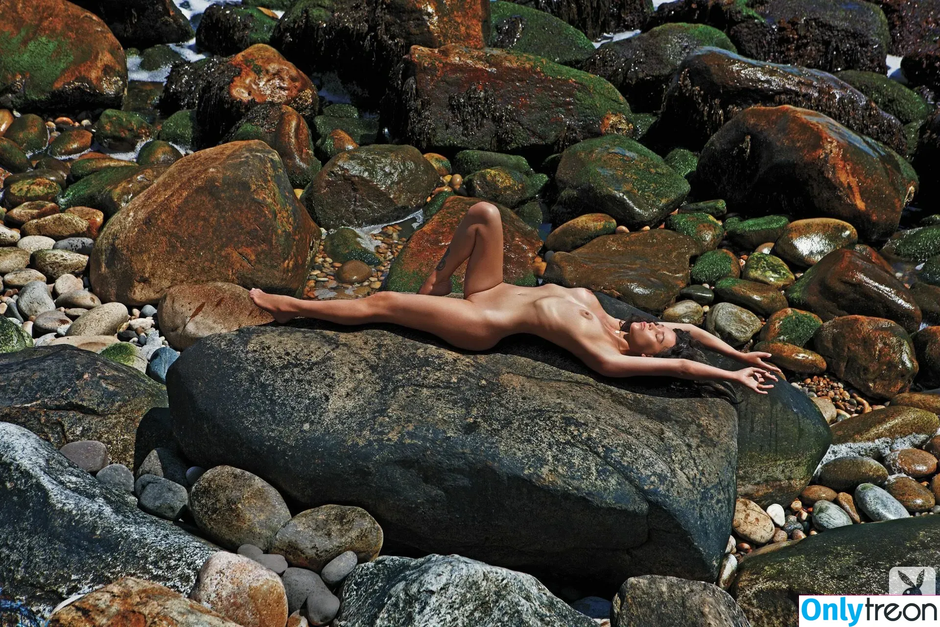 Paz De La Huerta nude photo #0020 (1pazdelahuerta / unofficial_paz)