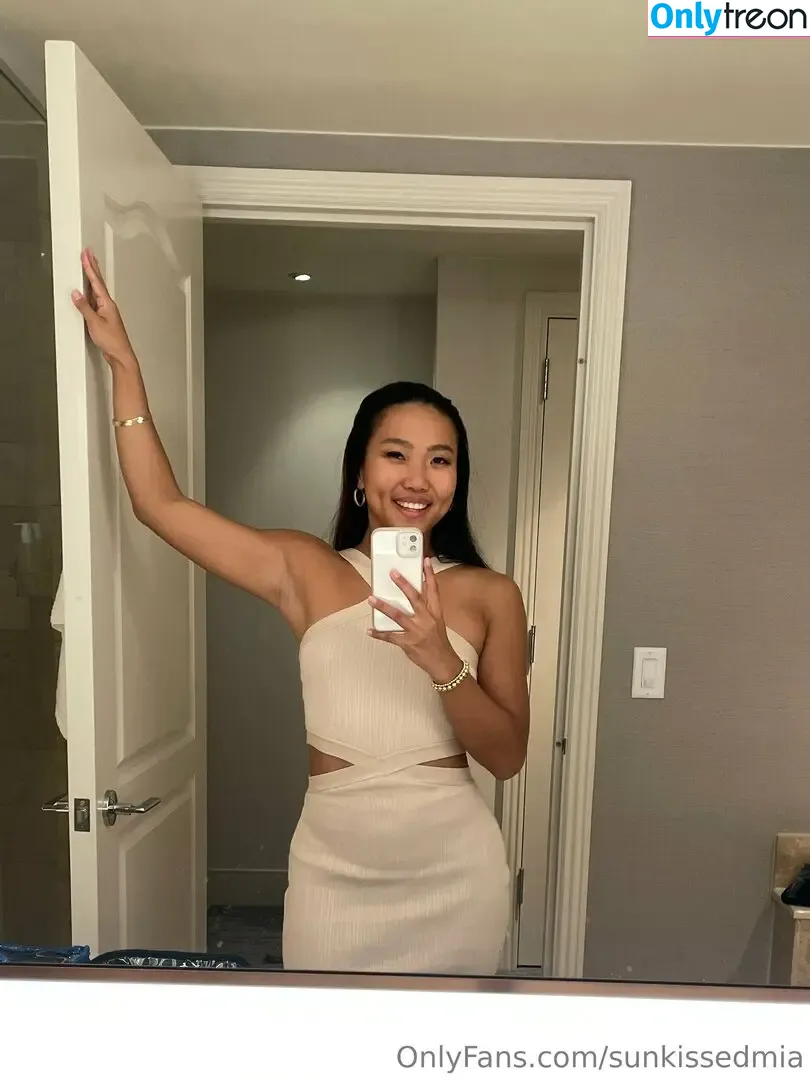 peachypenny nude photo #0002 (peachandpenny)