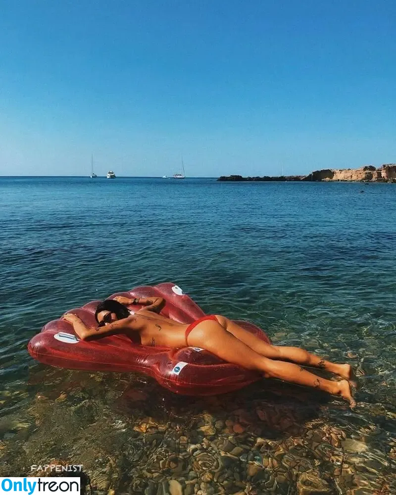 Peggy Gou nude photo #0081 (peggygou_)