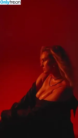 Perrie Edwards / perrieedwards nude photo #0443
