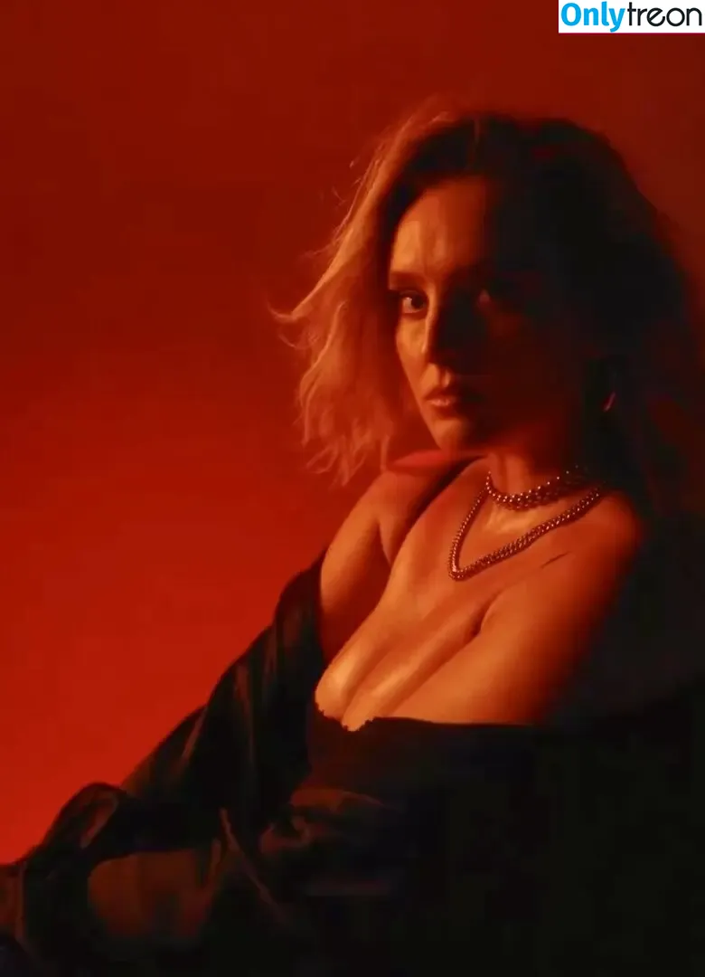 Perrie Edwards nude photo #0442 (perrieedwards)
