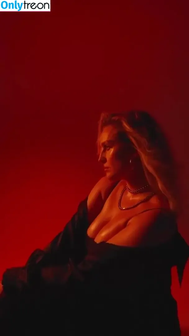 Perrie Edwards nude photo #0443 (perrieedwards)