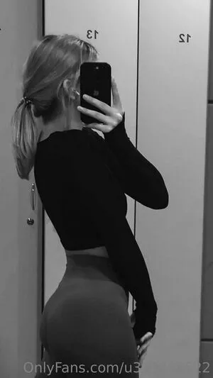 pervokursnica / pervokative nude photo #0004