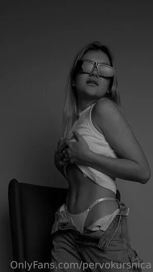 pervokursnica / pervokative nude photo #0013