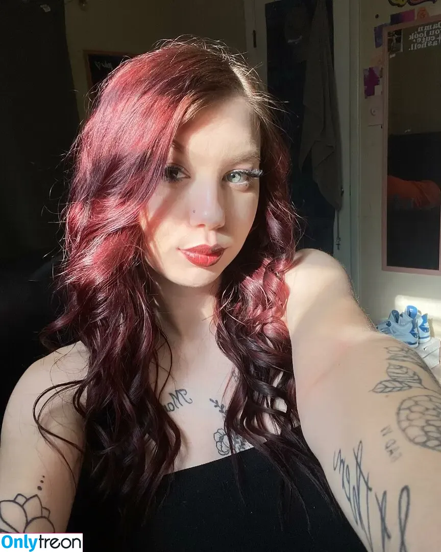 Petite Bby nude photo #0002 (Issaadanii / petite_elissa)