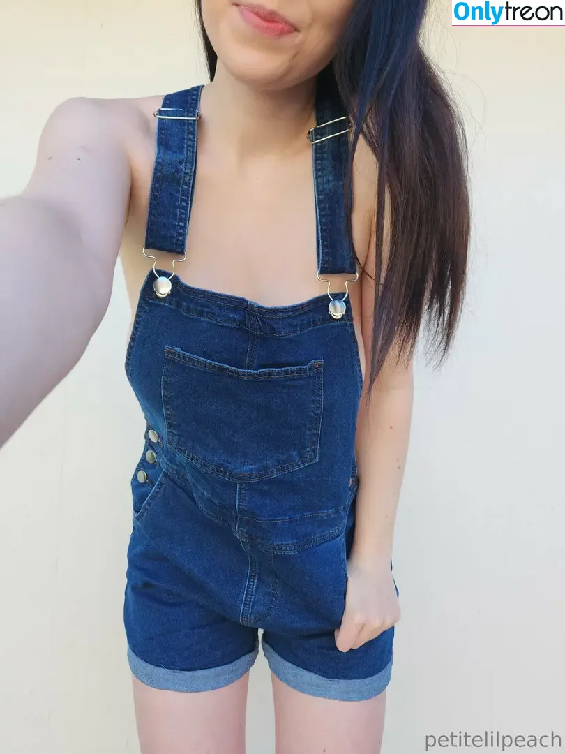 Petitelilpeach nude photo #0030 (Petitelilpeach)