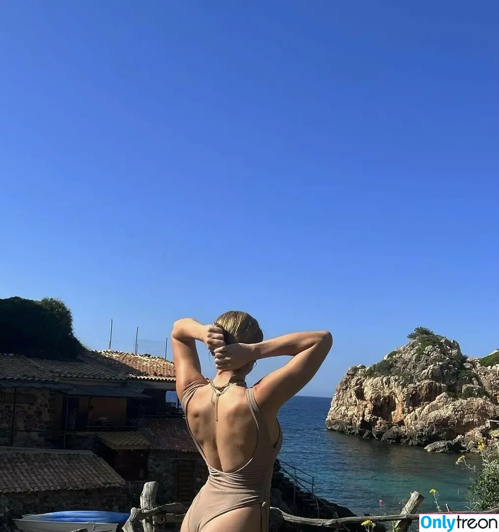Peyton List nude photo #0245 (PeytonList / dammitpayton)