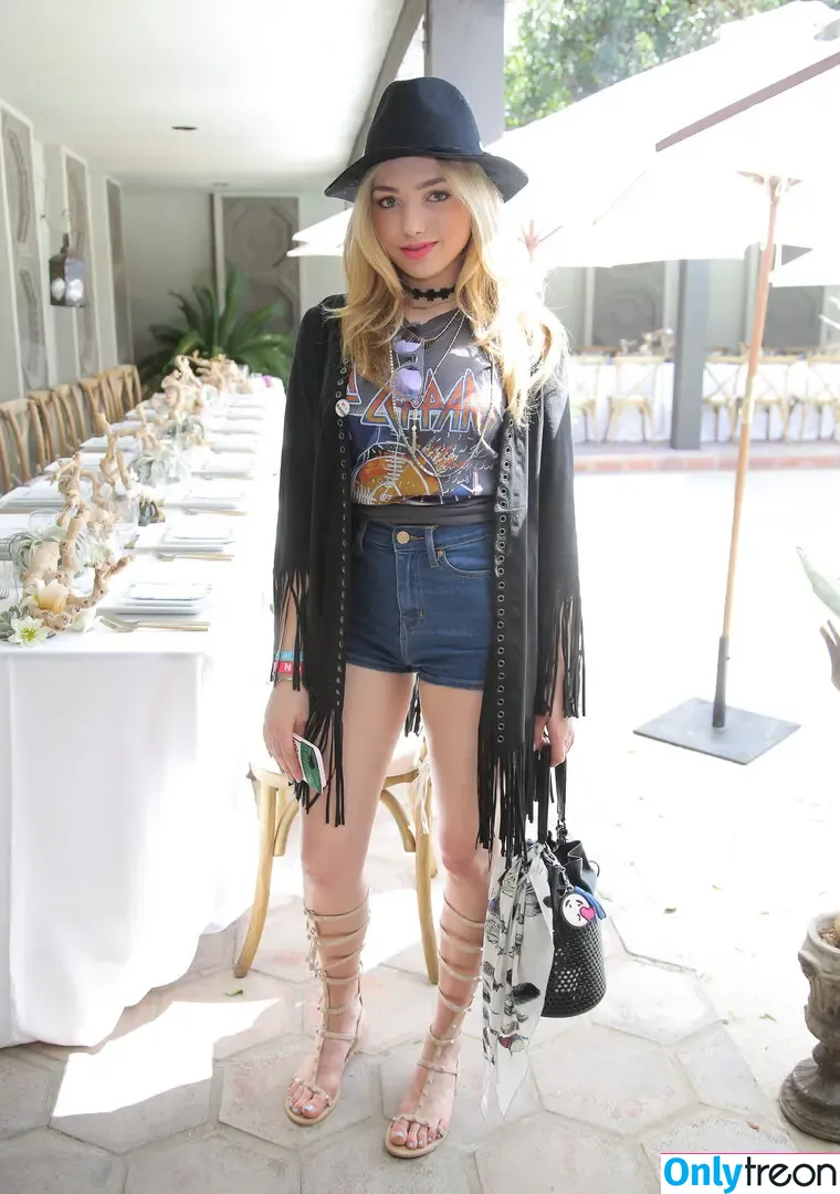 Peyton List nude photo #0349 (PeytonList / dammitpayton)