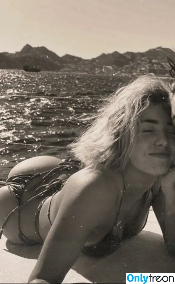 Peyton List nude photo #0438 (PeytonList / dammitpayton)