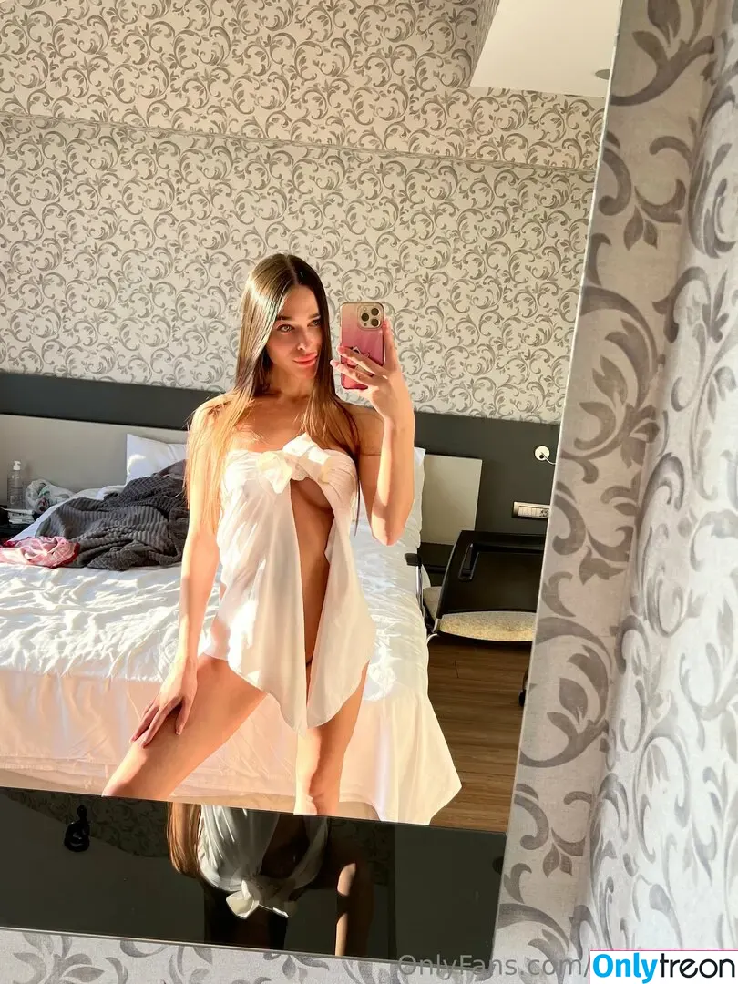phibieee_c nude photo #0070 (phoeeebbee)