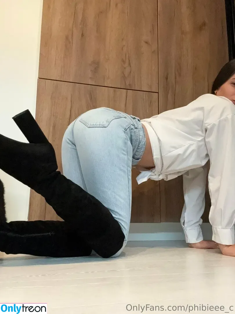 phibieee_c nude photo #0078 (phoeeebbee)
