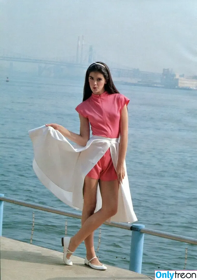 Phoebe Cates nude photo #0138 (PhoebeBCates / phoebecateskline)