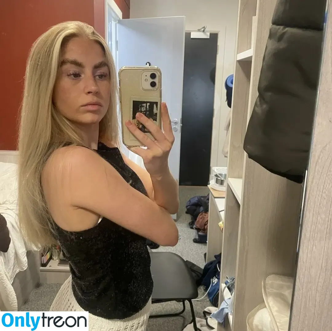 Phoebe Whitehouse nude photo #0030 (phoebe.whitehouse)
