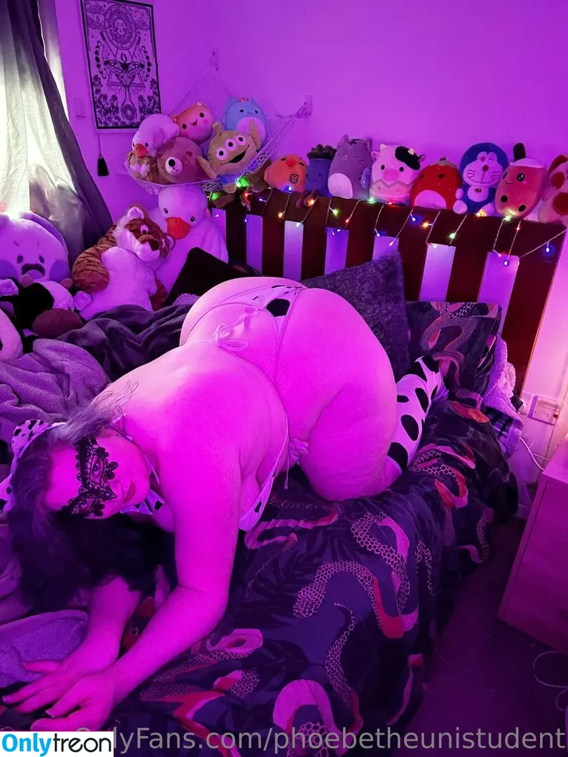phoebetheunistudent nude photo #0172 (unironicfeminism)